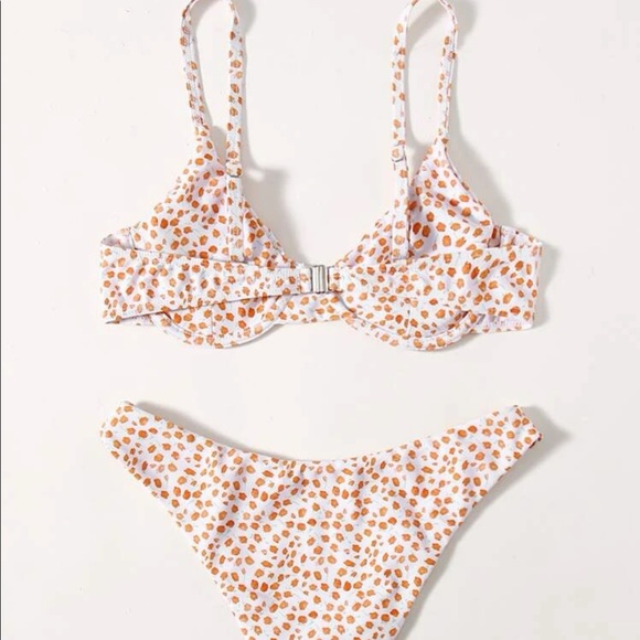 Floral Print White and Orange Bikini. 🍊👙 - Picture 2 of 2